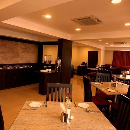 Nagarjuna Suites Bangalore Restaurante foto