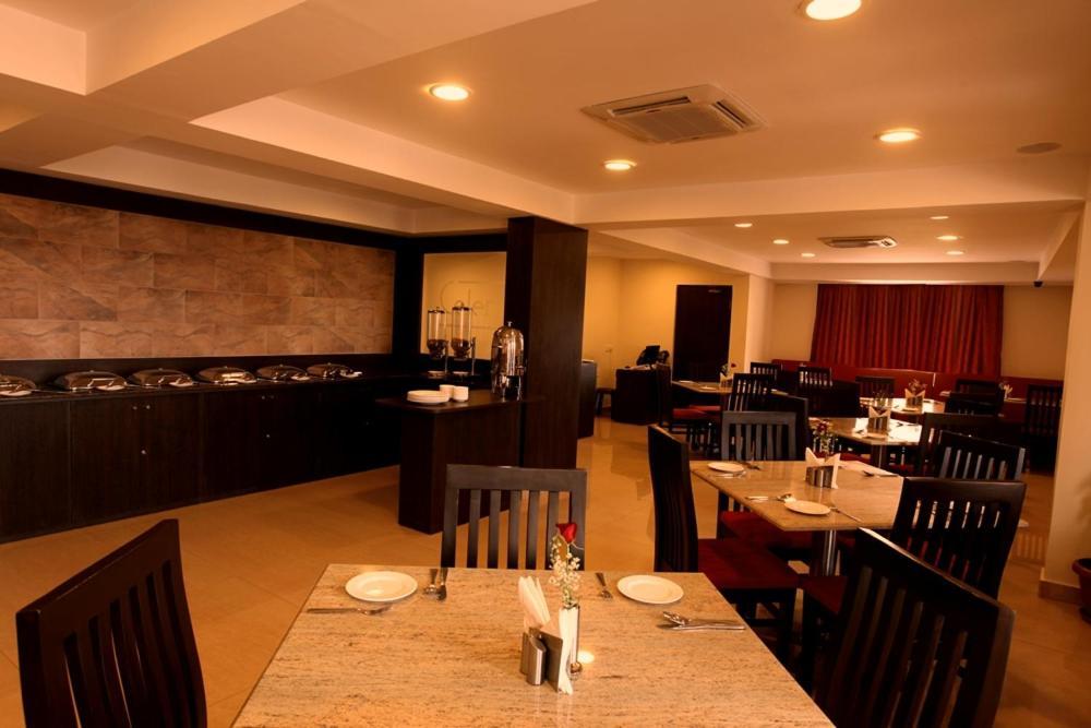 Hotel Nagarjuna Suites Bangalore Restaurante foto